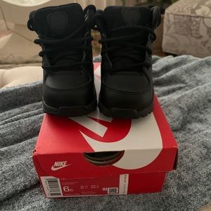 Toddler Boy Nike boots sz6